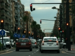 Straße in Valencia mit vielen Ampeln